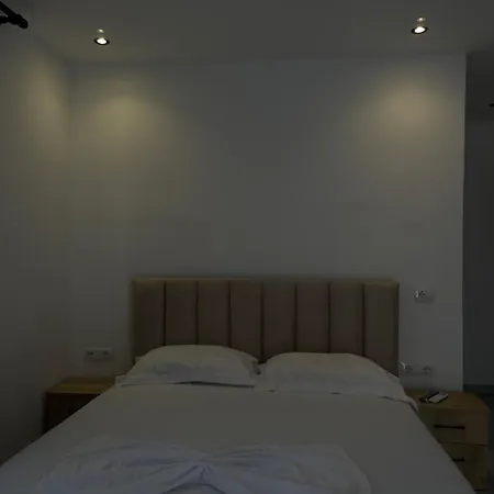 Besnik Apartment Sarande